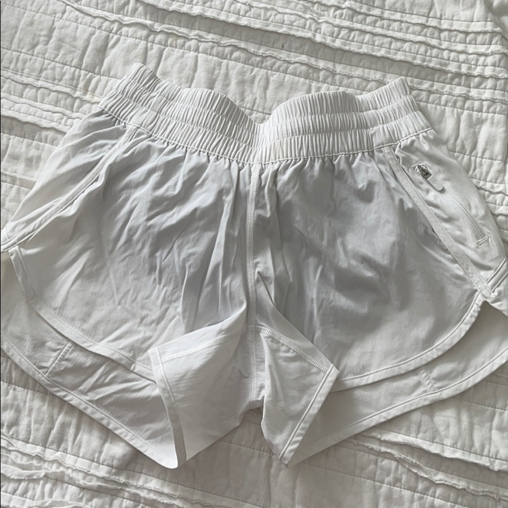 NWOT Tracket Short 4” lululemon
